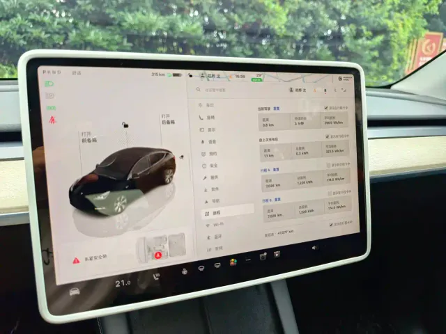 Tesla Model Y — Фото автомобиля 8