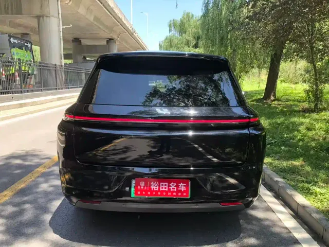 Li Auto L8 — Фото автомобиля 5