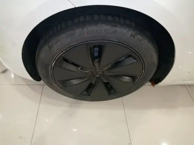 Tesla Model 3 — Фото автомобиля 22