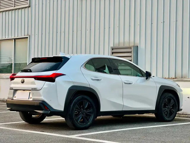 Lexus UX — Фото автомобиля 9