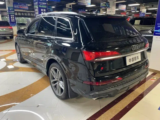 Audi Q7 — Фото автомобиля 5