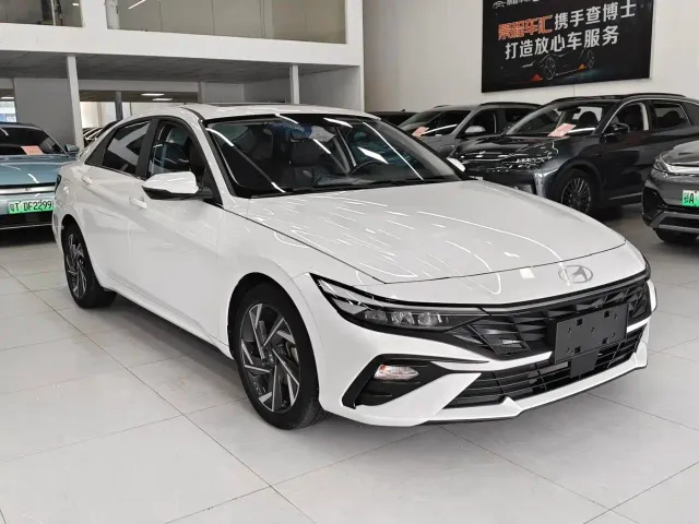 Hyundai Elantra — Фото автомобиля 3