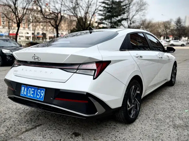 Hyundai Elantra — Фото автомобиля 6