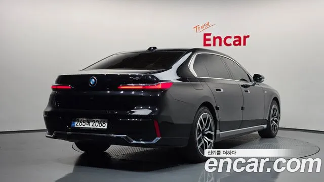 BMW 7 Series G70 — Фото автомобиля 2