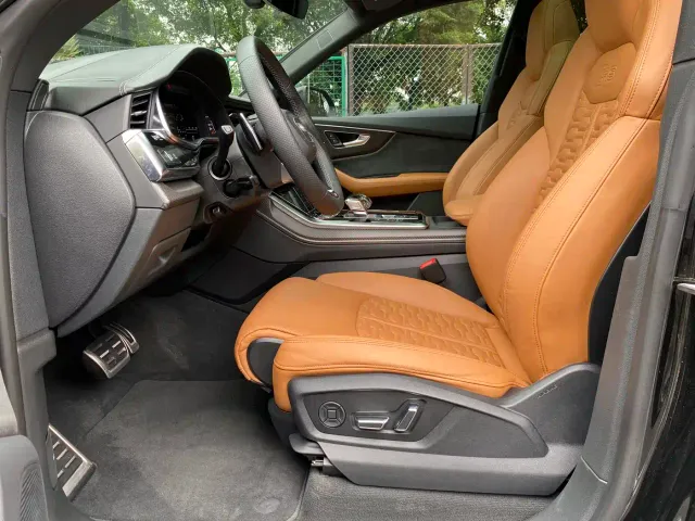 Audi RS Q8 — Фото автомобиля 5