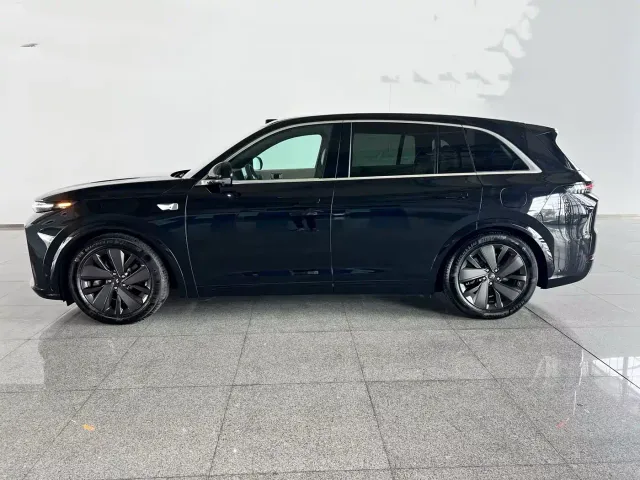 Li Auto L7 — Фото автомобиля 2