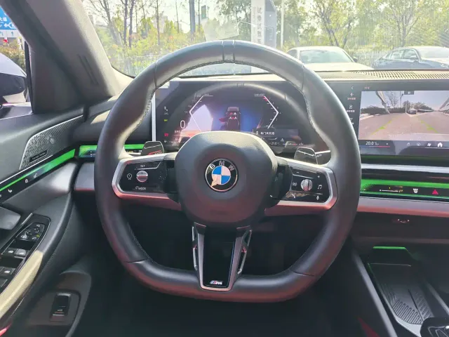 BMW 5 Series — Фото автомобиля 19