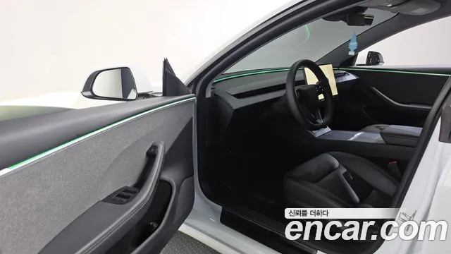 Tesla Model 3 — Фото автомобиля 14