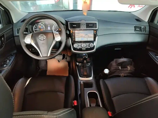 Nissan Tiida — Фото автомобиля 9