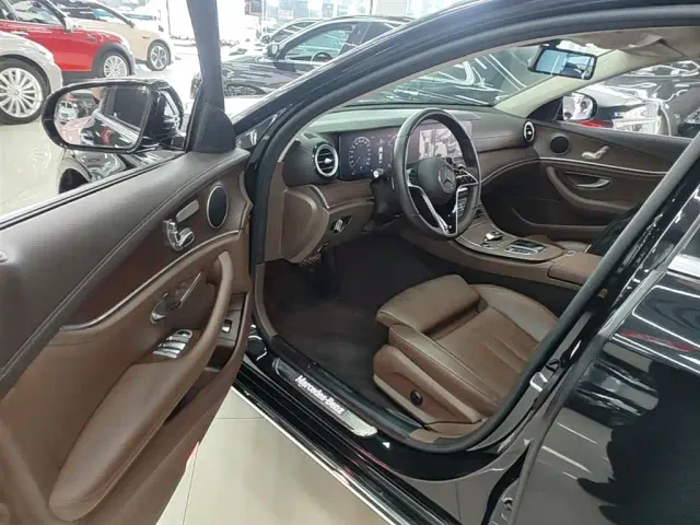 Mercedes-Benz E-Class — Фото автомобиля 15