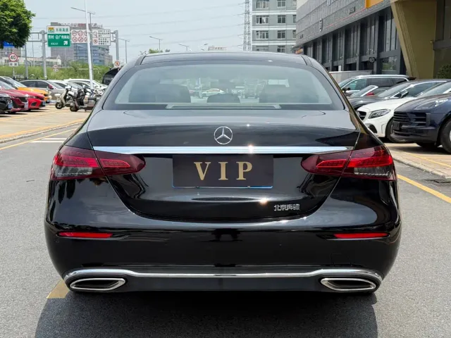 Mercedes-Benz E-Class — Фото автомобиля 8
