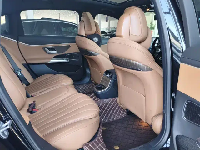 Mercedes-Benz E-Class — Фото автомобиля 11