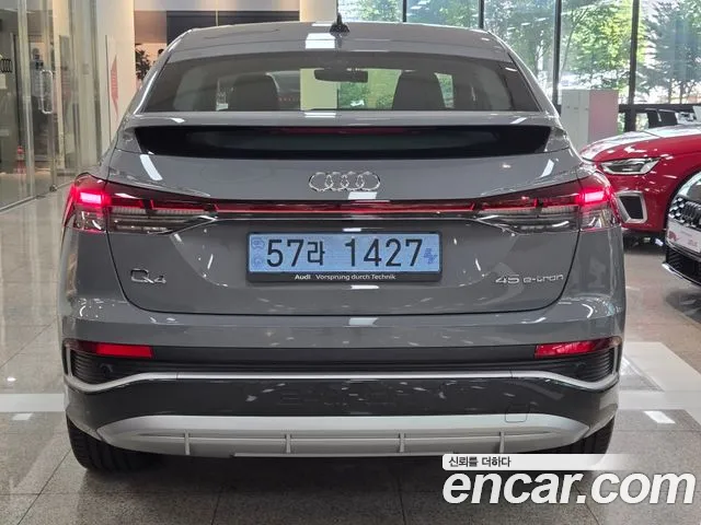 Audi Q4 e-tron — Фото автомобиля 4