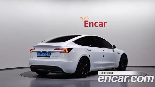Tesla Model 3 — Фото автомобиля 2