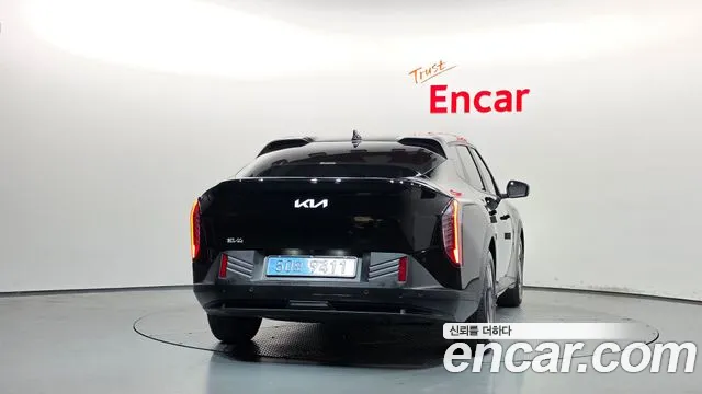 Kia EV4 — Фото автомобиля 4
