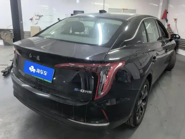 Hongqi E-QM5 — Фото автомобиля 3