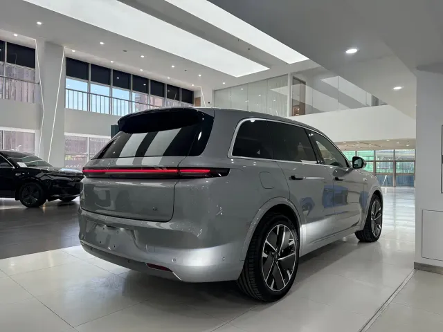 Li Auto L8 — Фото автомобиля 8