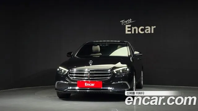 Mercedes-Benz E-Class — Фото автомобиля 3
