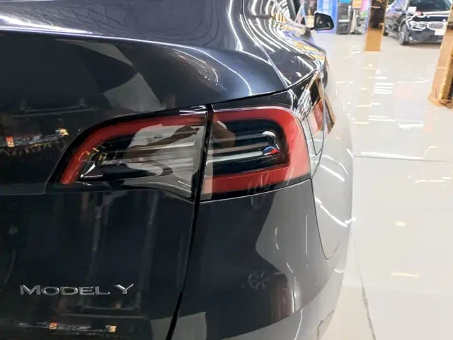 Tesla Model Y — Фото автомобиля 7