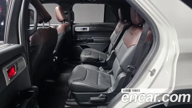 Ford Explorer Explorer 6 поколение 3.0 Platinum 4WD — Фото автомобиля 22