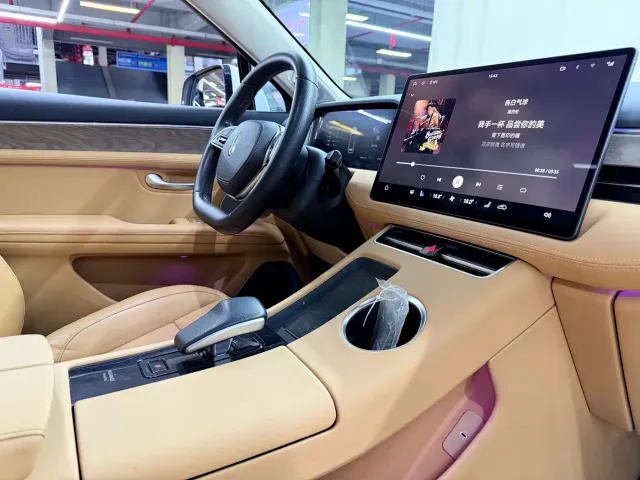 Aito M5 — Фото автомобиля 11