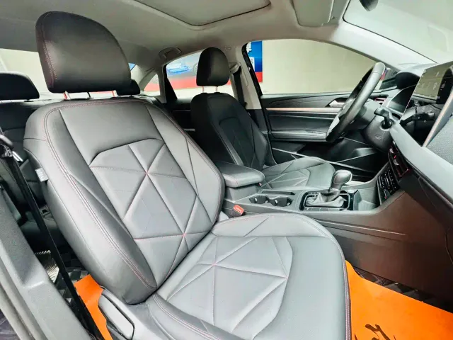 Volkswagen Lavida — Фото автомобиля 15