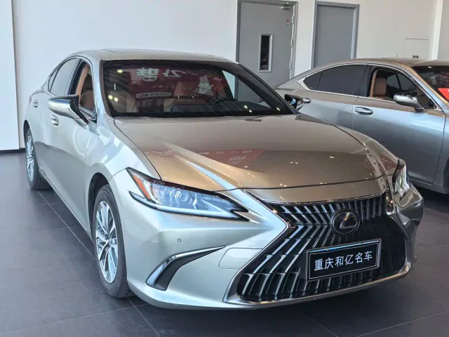 Lexus ES — Фото автомобиля 2