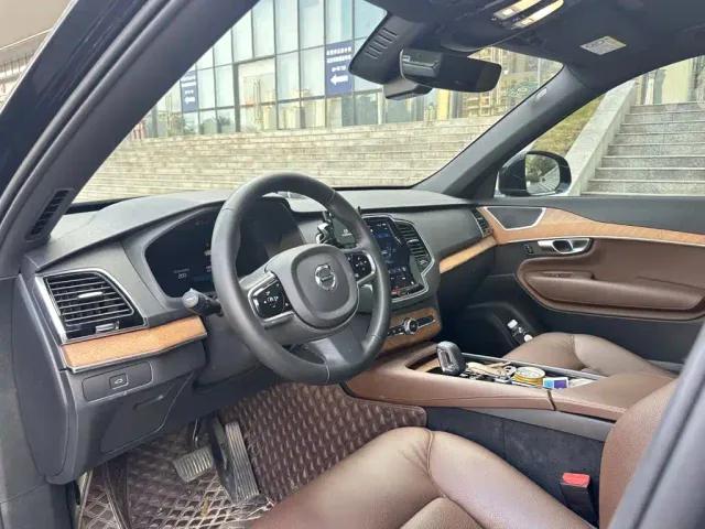 Volvo XC90 — Фото автомобиля 7