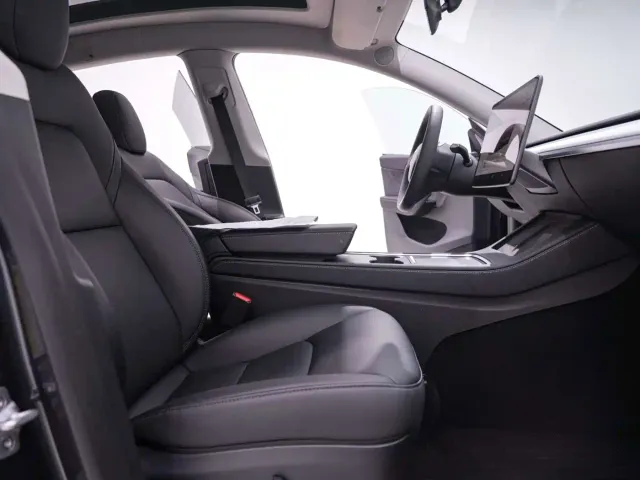 Tesla Model Y — Фото автомобиля 20