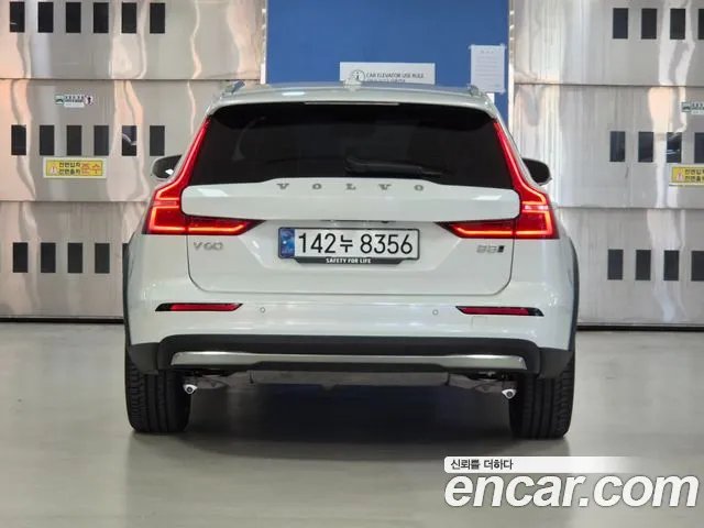 Volvo V60 — Фото автомобиля 3