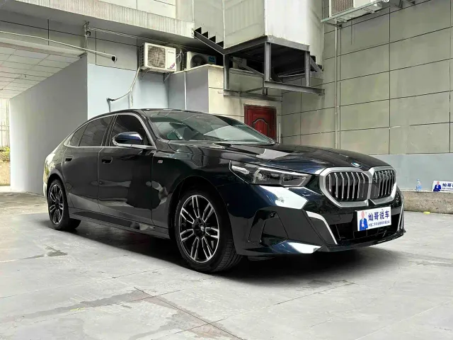 BMW 5 Series — Фото автомобиля 7