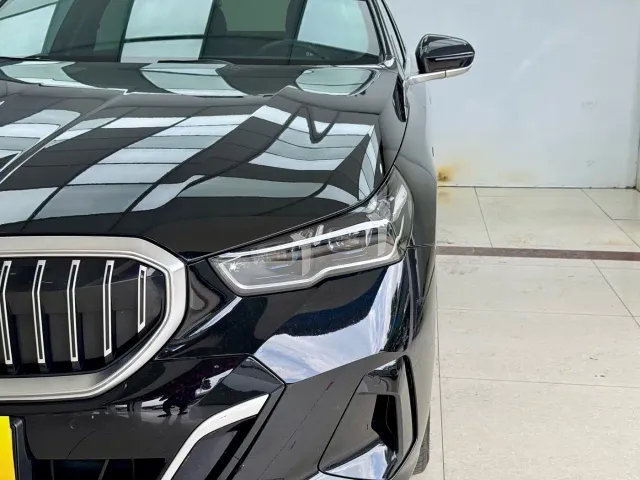 BMW 5 Series — Фото автомобиля 4