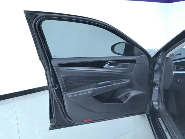 Volkswagen Passat — Фото автомобиля 7
