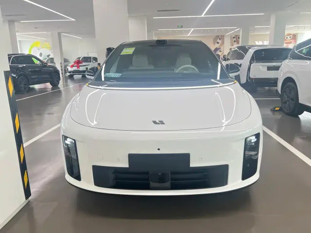 Li Auto i6 — Фото автомобиля 2