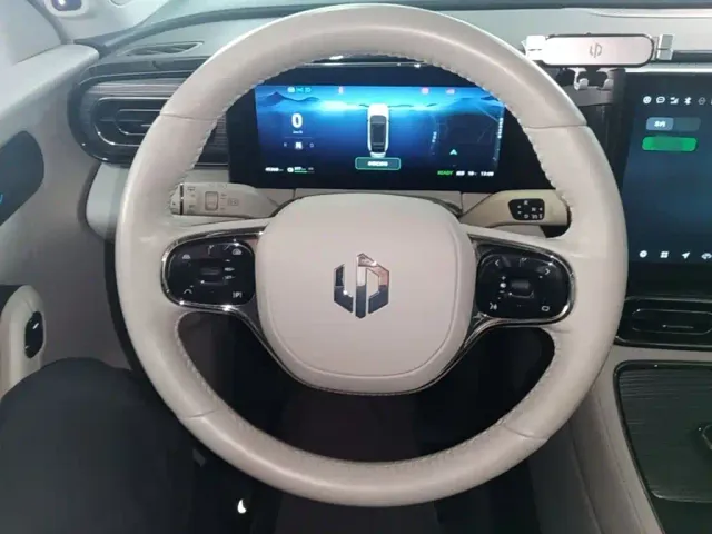 Leapmotor C11 — Фото автомобиля 10
