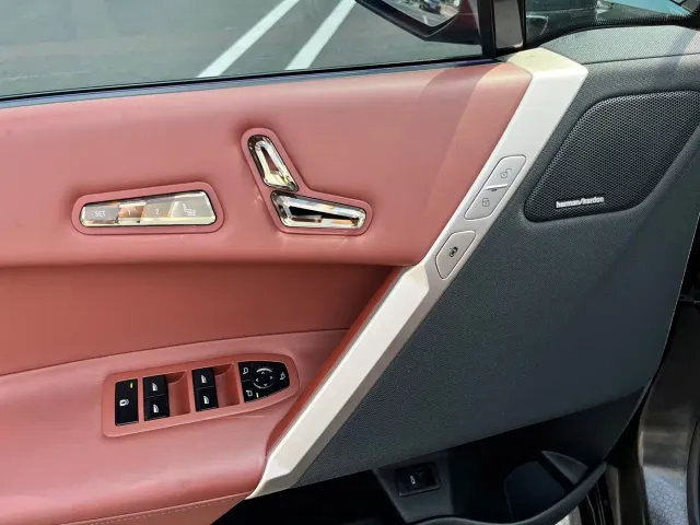 BMW iX — Фото автомобиля 12