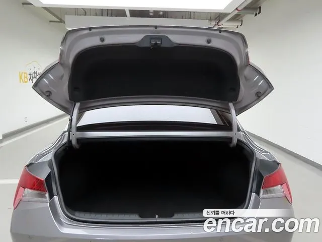 Hyundai Avante — Фото автомобиля 5