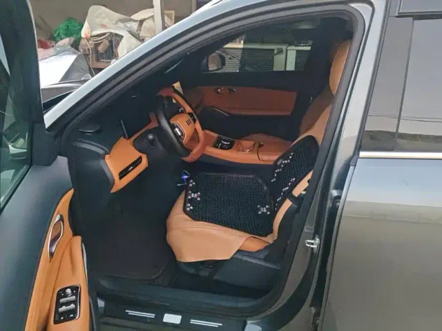 Geely Galaxy Starship 7 EM-i — Фото автомобиля 9
