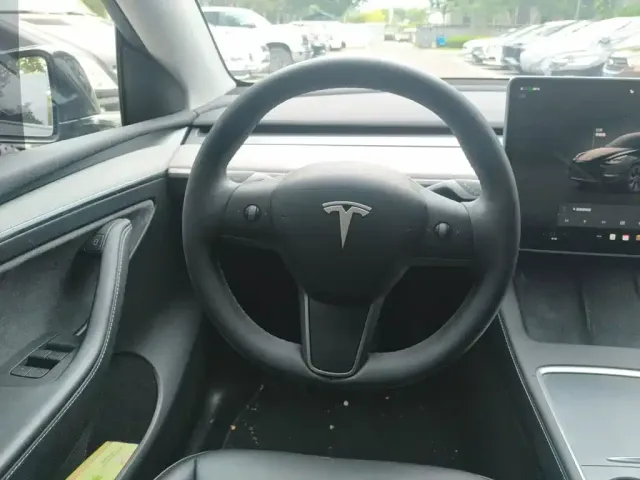 Tesla Model Y 2023 Rear-Wheel Drive Edition — Фото автомобиля 2