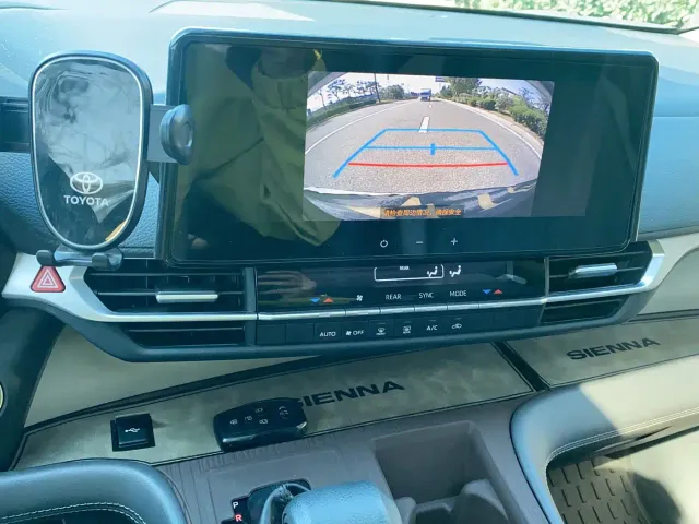 Toyota Sienna — Фото автомобиля 13