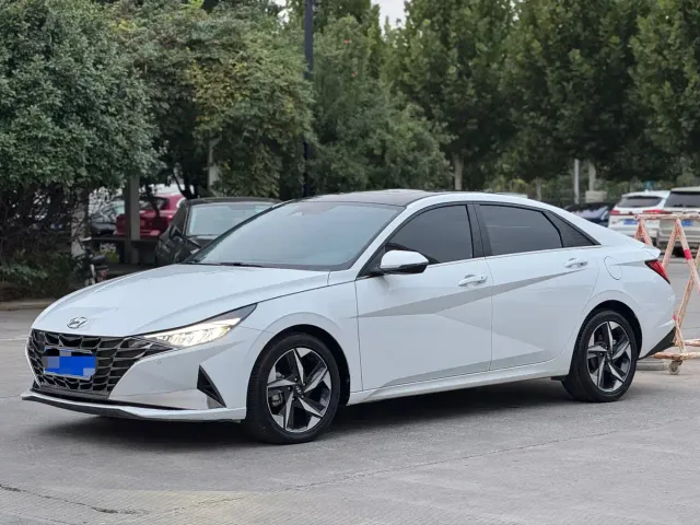 Фотография автомобиля — Hyundai Elantra