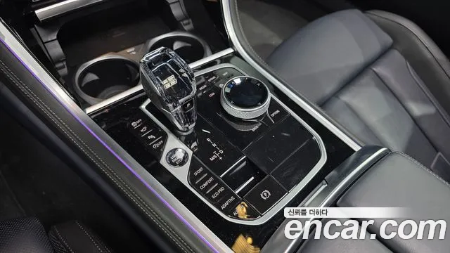 BMW 8 Series G15 — Фото автомобиля 12