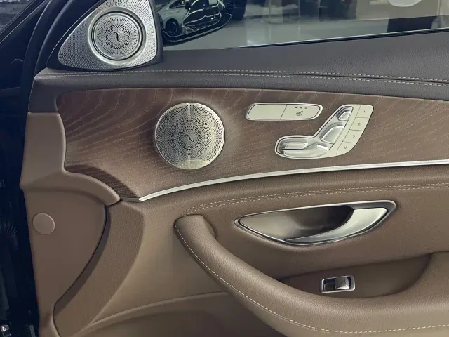 Mercedes-Benz E-Class — Фото автомобиля 14