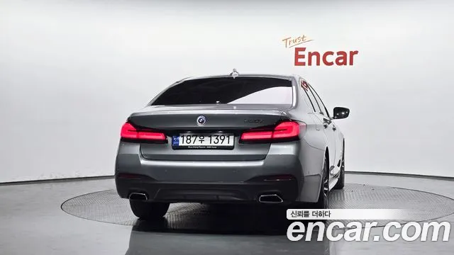 BMW 5-Series — Фото автомобиля 4