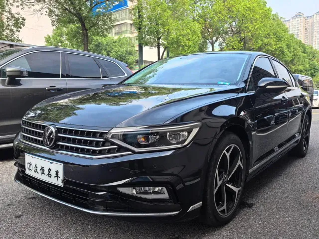 Фотография автомобиля — Volkswagen Magotan