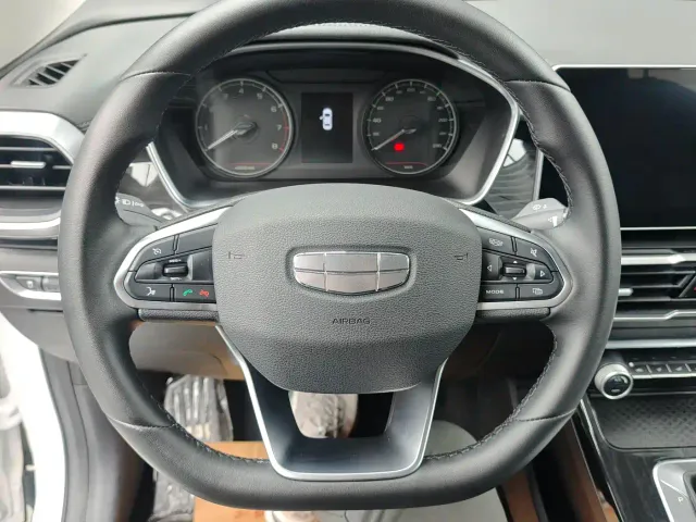 Geely Binyue — Фото автомобиля 13