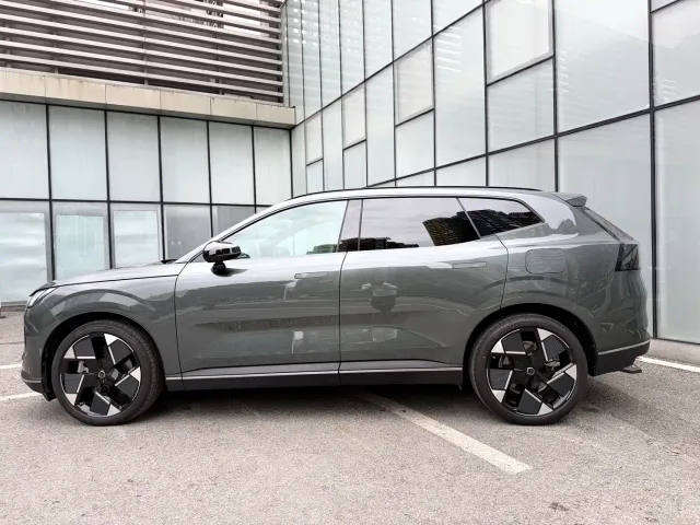 Volvo XC70 Plug-in Hybrid — Фото автомобиля 7