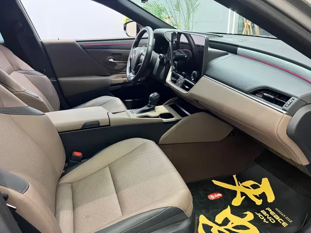 Lexus ES — Фото автомобиля 14
