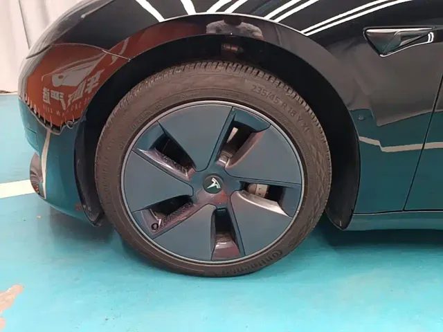 Tesla Model 3 — Фото автомобиля 22