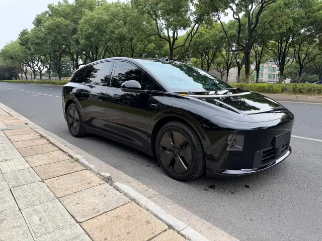 Li Auto i6 — Фото автомобиля 3